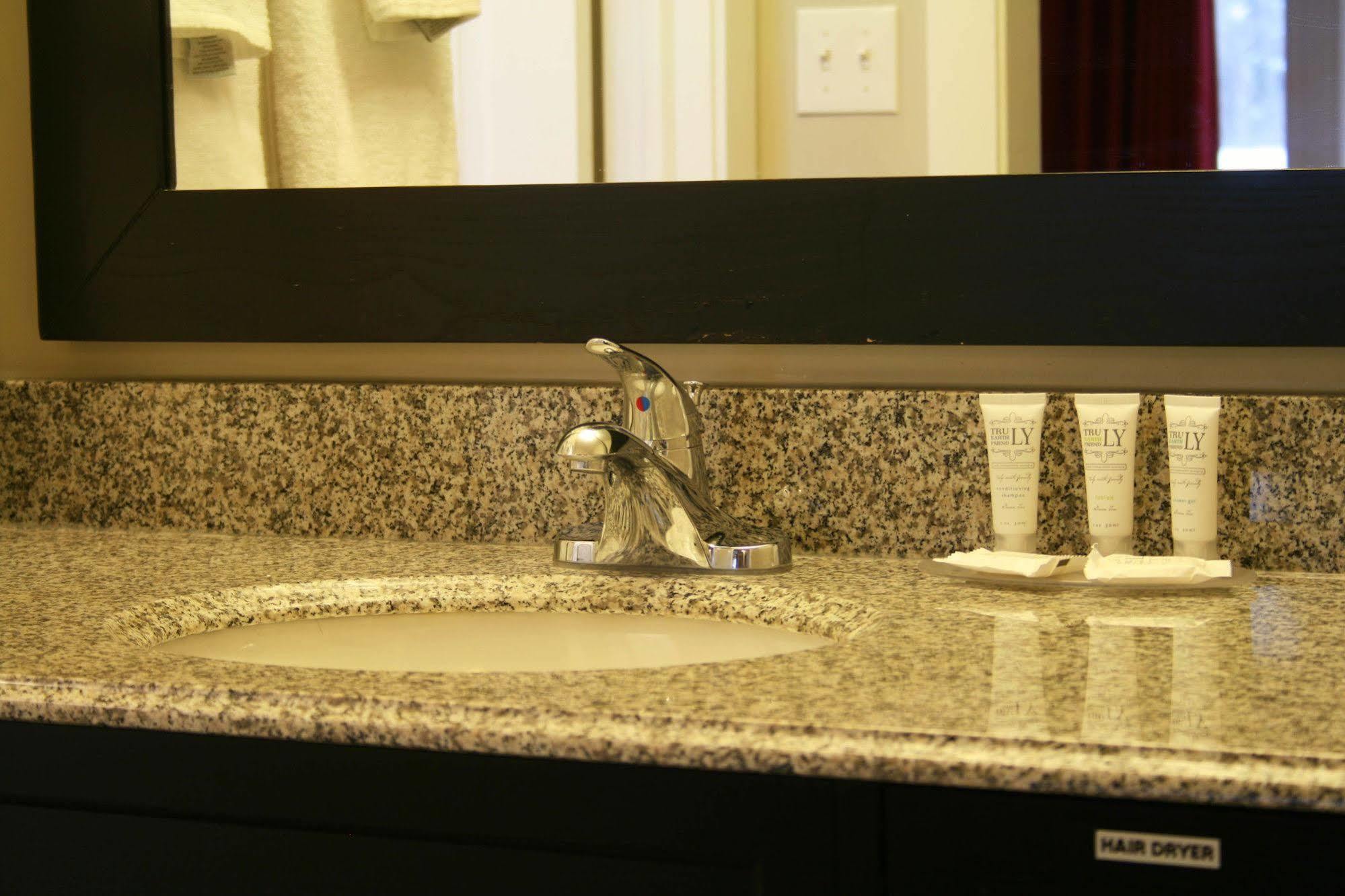 Hotel Монктон Экстерьер фото